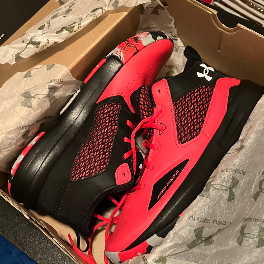 Under Armour UA Lockdown 5 Men's Red and Black Sneakers Size 10